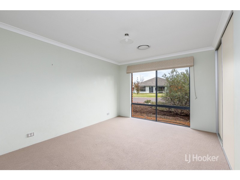 8 Clarence Crescent, Millbridge WA 6232