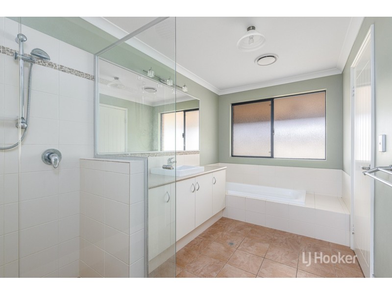 8 Clarence Crescent, Millbridge WA 6232