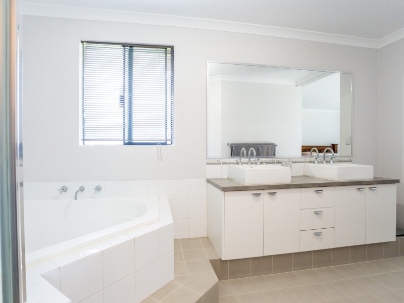 35 Connemara Way, Australind WA 6233