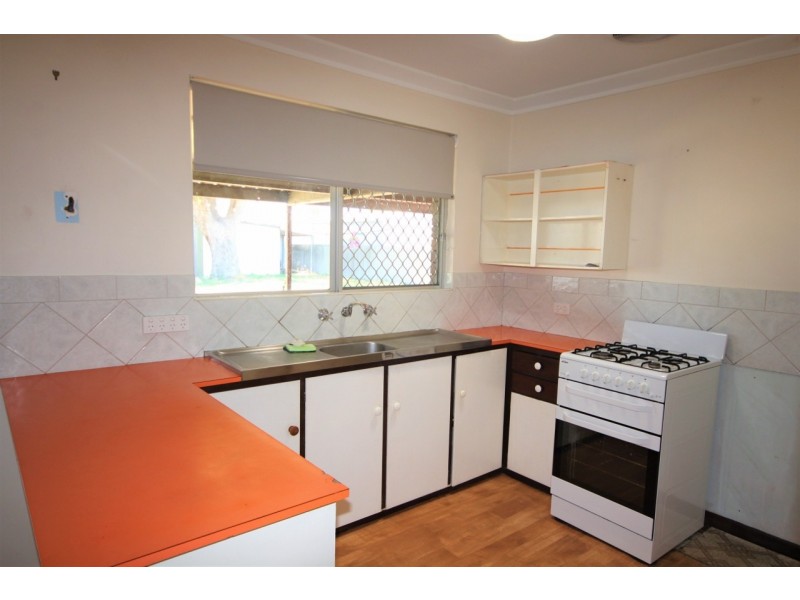 6 Ganfield Street, Carey Park WA 6230