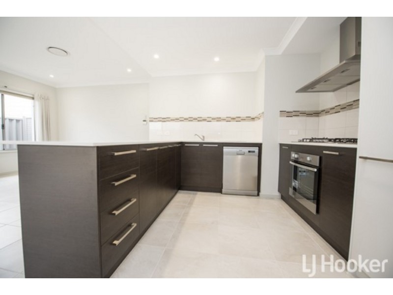 7/11 Nepean Turn, Millbridge WA 6232