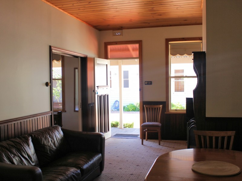 Unit 2/137 Stirling St, East Bunbury WA 6230