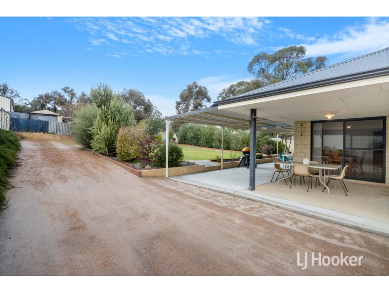 16 Irwin Street, Collie WA 6225