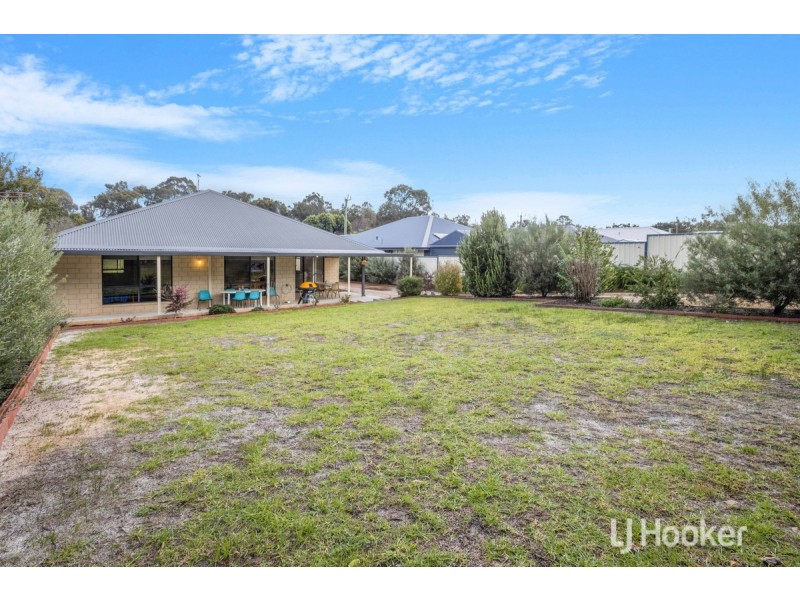 16 Irwin Street, Collie WA 6225