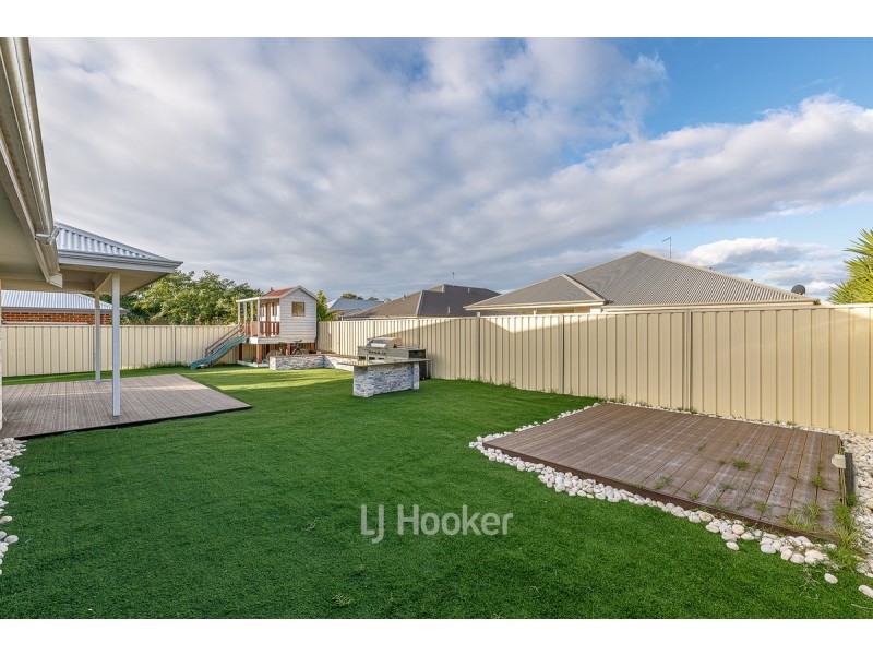 8 Ashpan Approach, West Busselton WA 6280