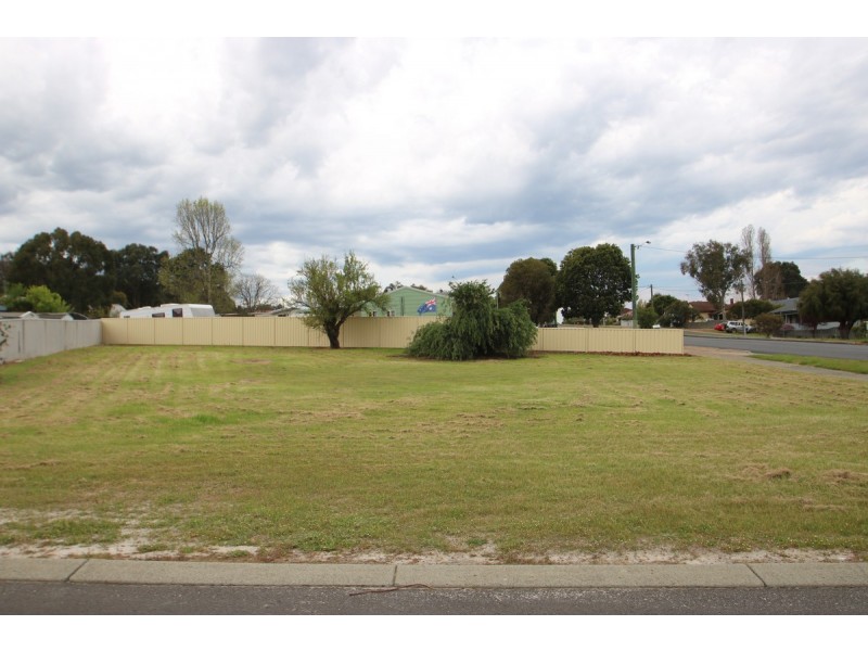 37 Moore Street, Collie WA 6225