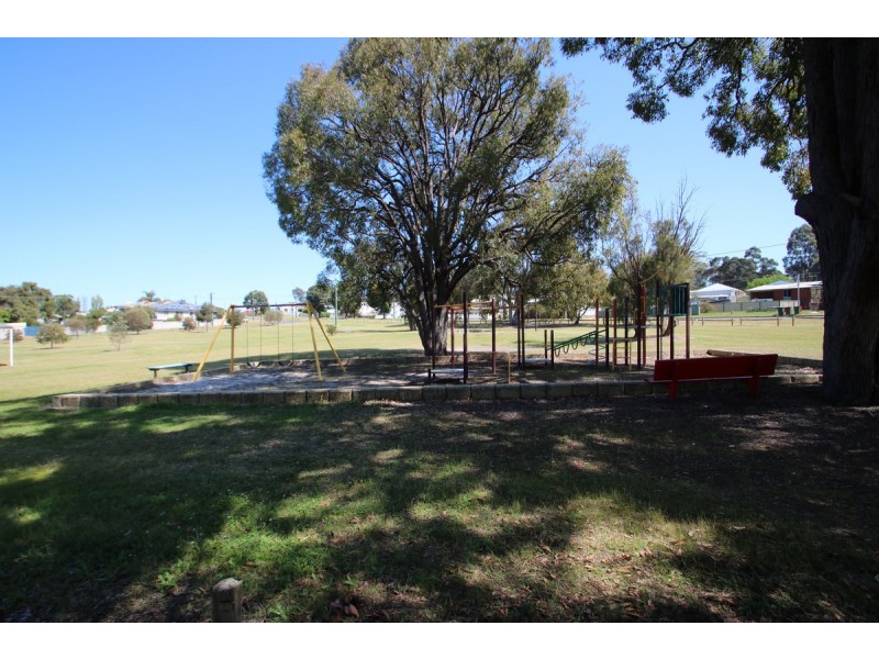 37 Moore Street, Collie WA 6225