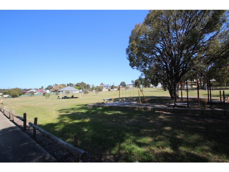 37 Moore Street, Collie WA 6225