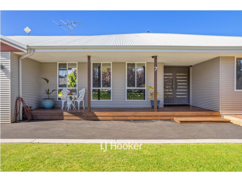 7 Shier Rise, Burekup WA 6227