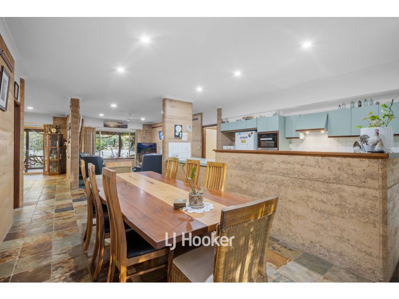 17 Grosmont Glade, Leschenault WA 6233