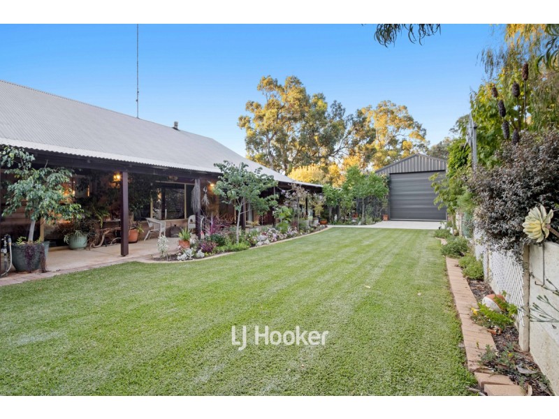 17 Grosmont Glade, Leschenault WA 6233