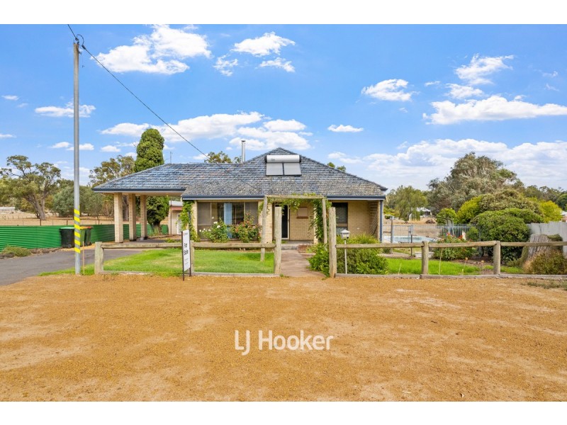 13 Davis Street, Collie WA 6225