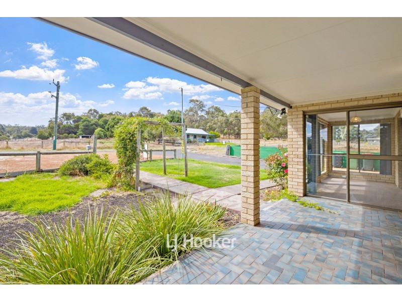 13 Davis Street, Collie WA 6225