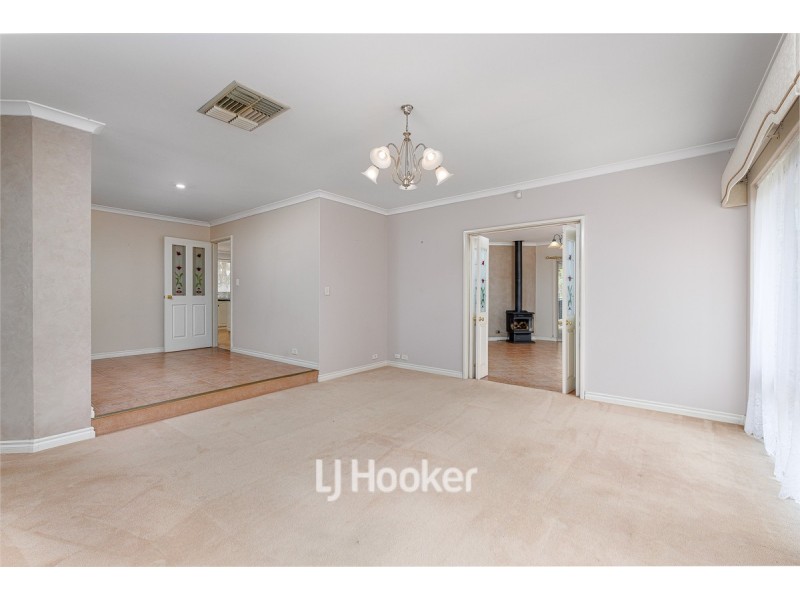 8 Midwater Court, Leschenault WA 6233