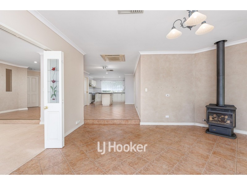 8 Midwater Court, Leschenault WA 6233