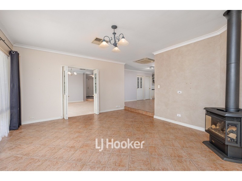 8 Midwater Court, Leschenault WA 6233