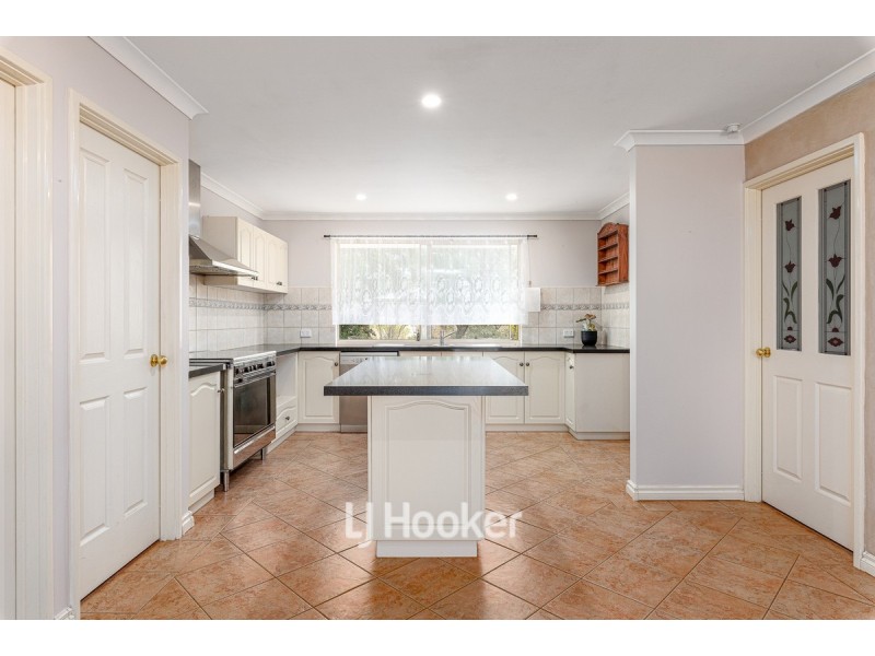 8 Midwater Court, Leschenault WA 6233