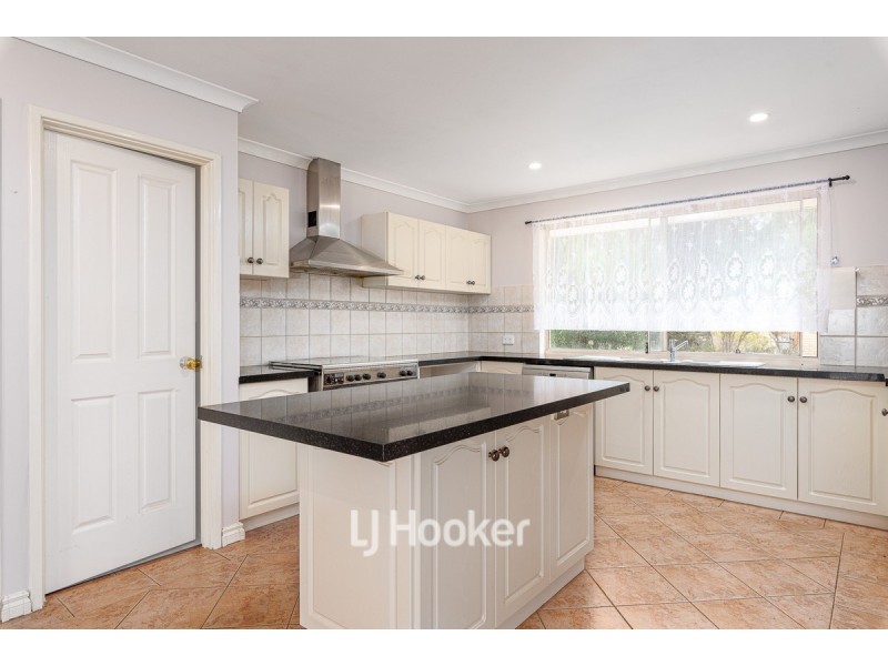 8 Midwater Court, Leschenault WA 6233