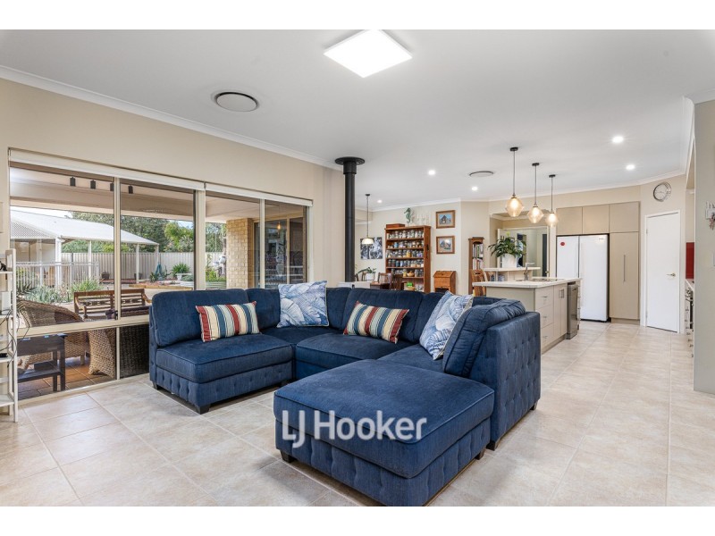 6 Warut Way, Dalyellup WA 6230