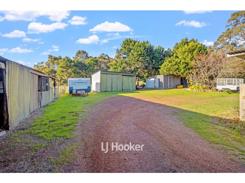 14 Davis Street, Collie WA 6225