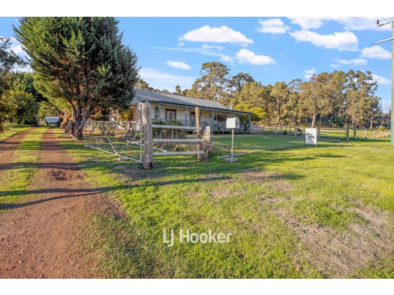 14 Davis Street, Collie WA 6225