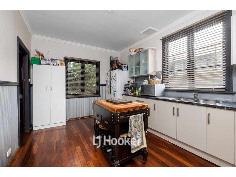 11 Moolyeen Road, Carey Park WA 6230