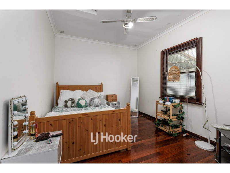11 Moolyeen Road, Carey Park WA 6230
