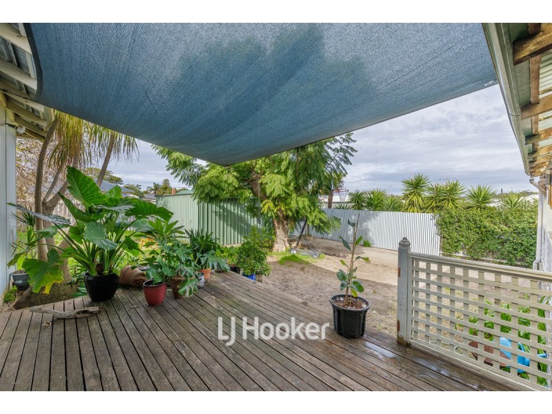 11 Moolyeen Road, Carey Park WA 6230