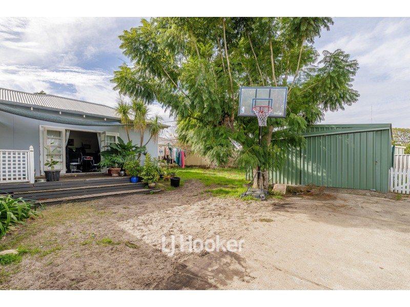 11 Moolyeen Road, Carey Park WA 6230