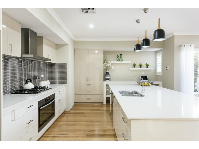 2 Bluff Road, Dalyellup WA 6230