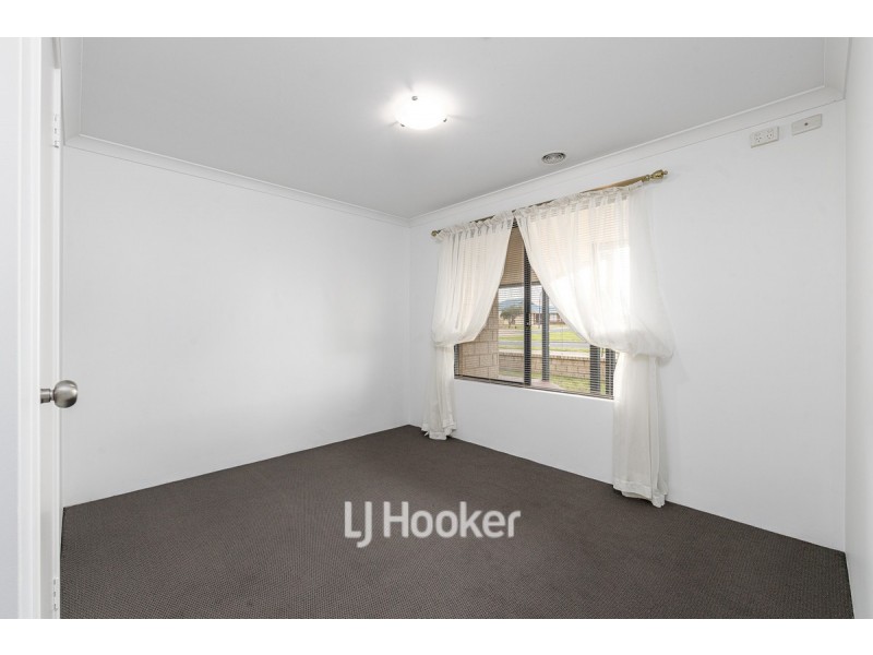 16 Lawson Road, Dalyellup WA 6230