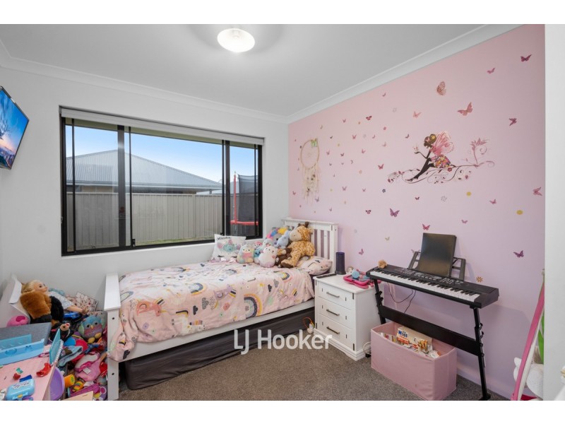 11 Dresden Road, Dalyellup WA 6230