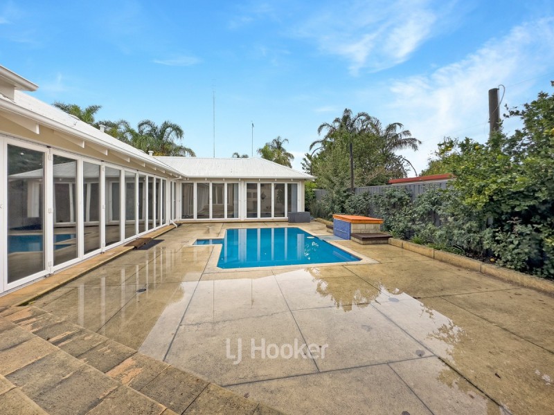 5 Christchurch Place, College Grove WA 6230