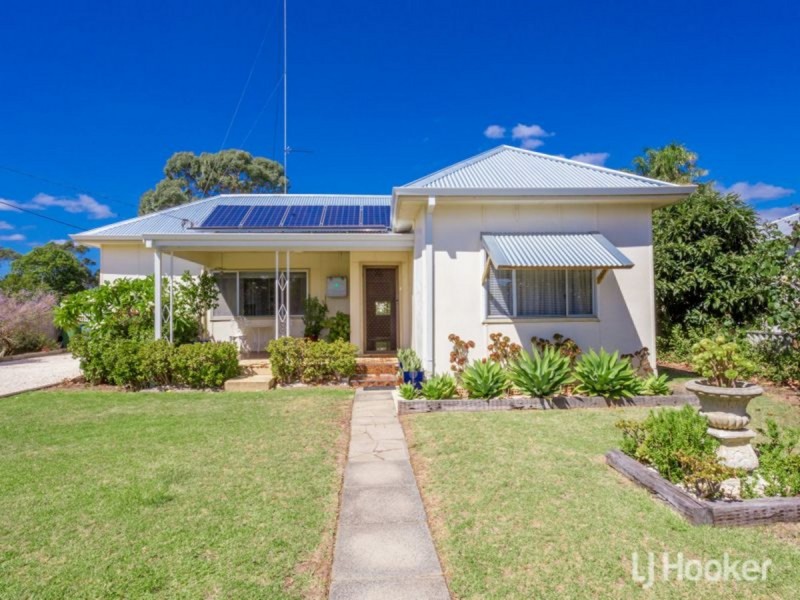 10 Third Street, Harvey WA 6220