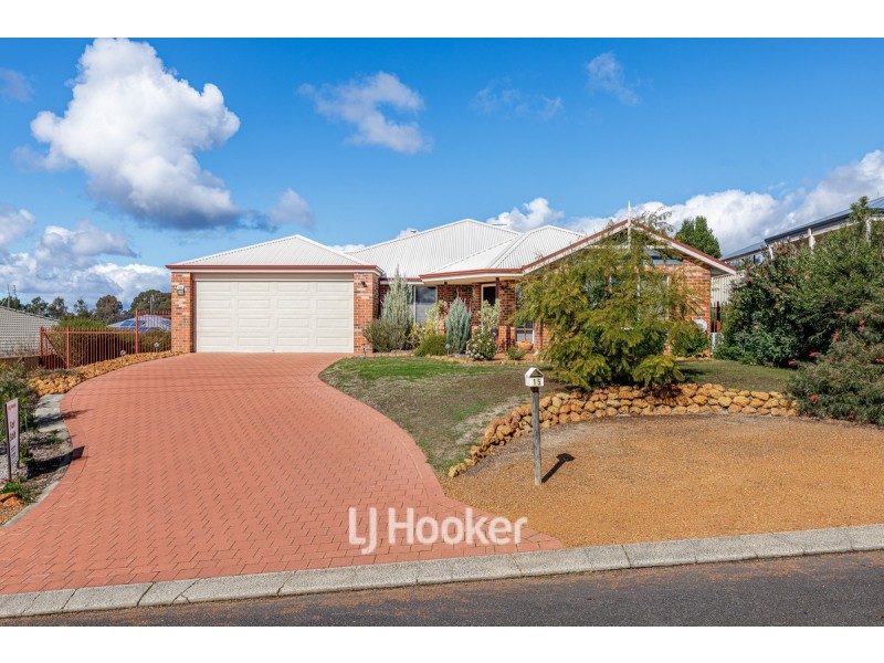 15 Wellington Boulevard, Collie WA 6225