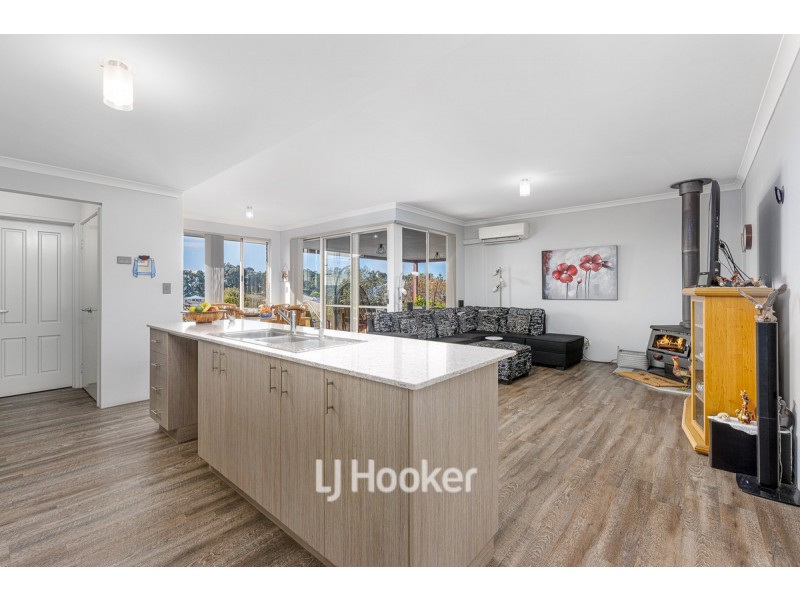 15 Wellington Boulevard, Collie WA 6225