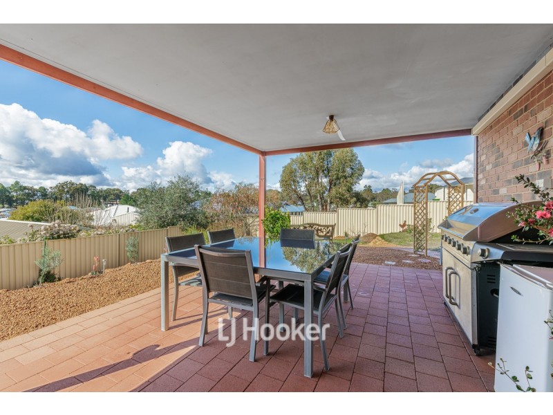 15 Wellington Boulevard, Collie WA 6225