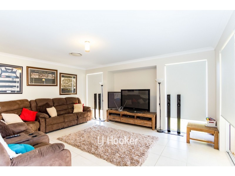 22 Hazelgrove Crescent, Millbridge WA 6232