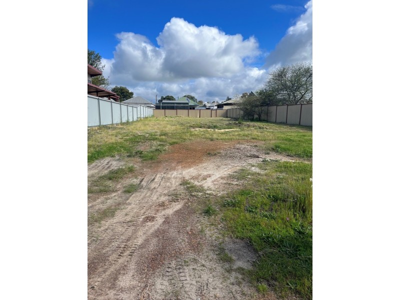 17 Gladstone Cresent, Collie WA 6225