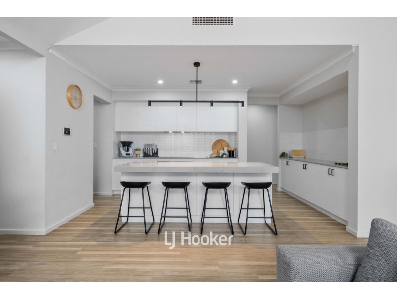 10 Sanders Parade, Glen Iris WA 6230