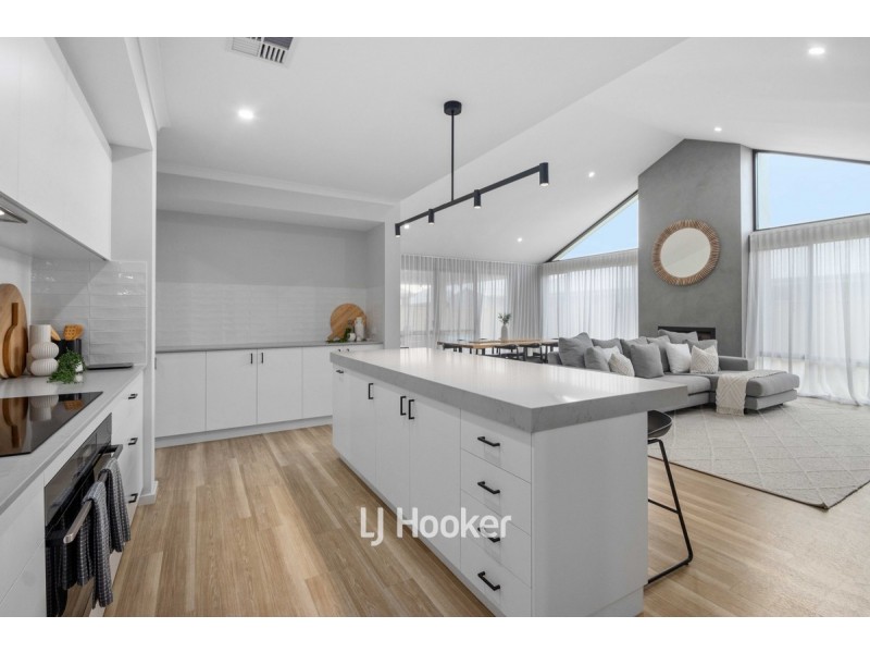 10 Sanders Parade, Glen Iris WA 6230