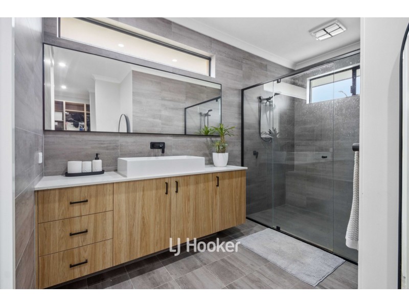 10 Sanders Parade, Glen Iris WA 6230