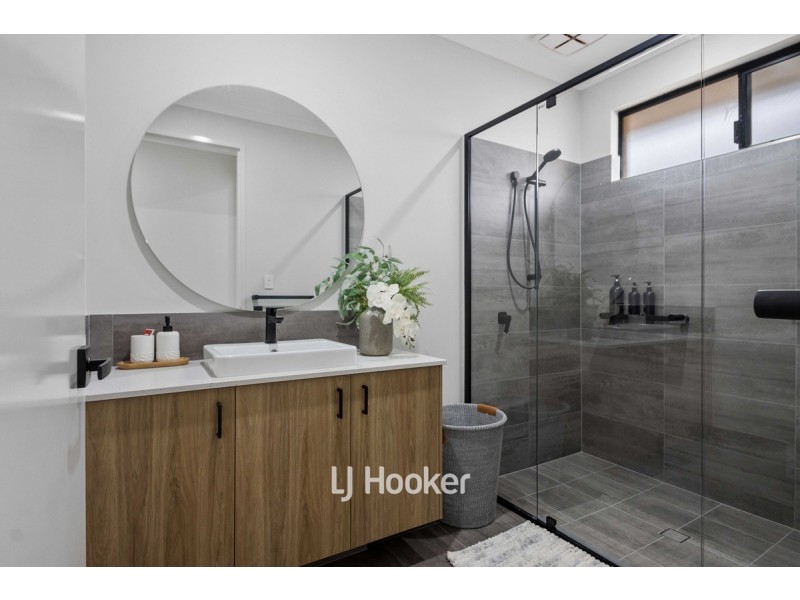 10 Sanders Parade, Glen Iris WA 6230