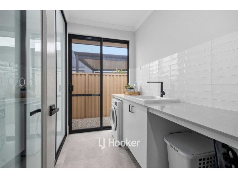 10 Sanders Parade, Glen Iris WA 6230