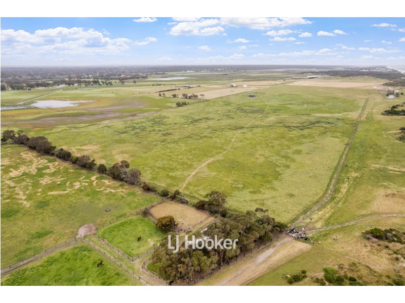 92 Edwards Road, Stirling Estate WA 6271