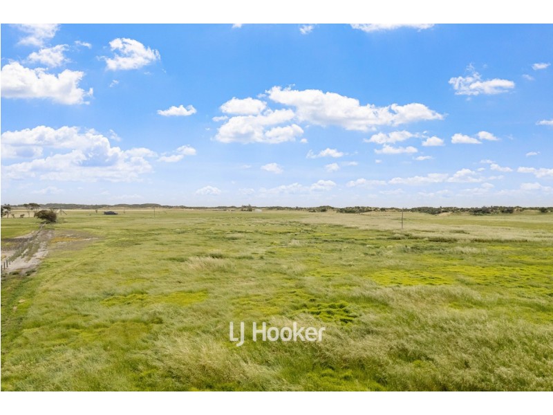 92 Edwards Road, Stirling Estate WA 6271