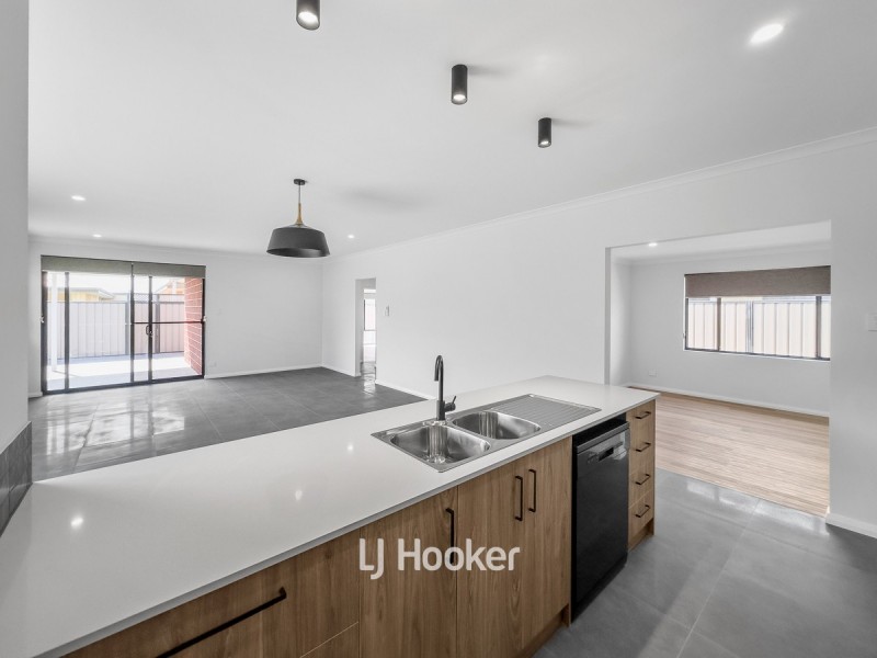 9 Galah Way, Australind WA 6233