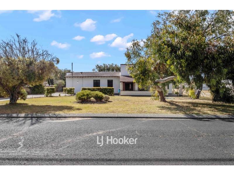 4 Waratah Crescent, South Bunbury WA 6230
