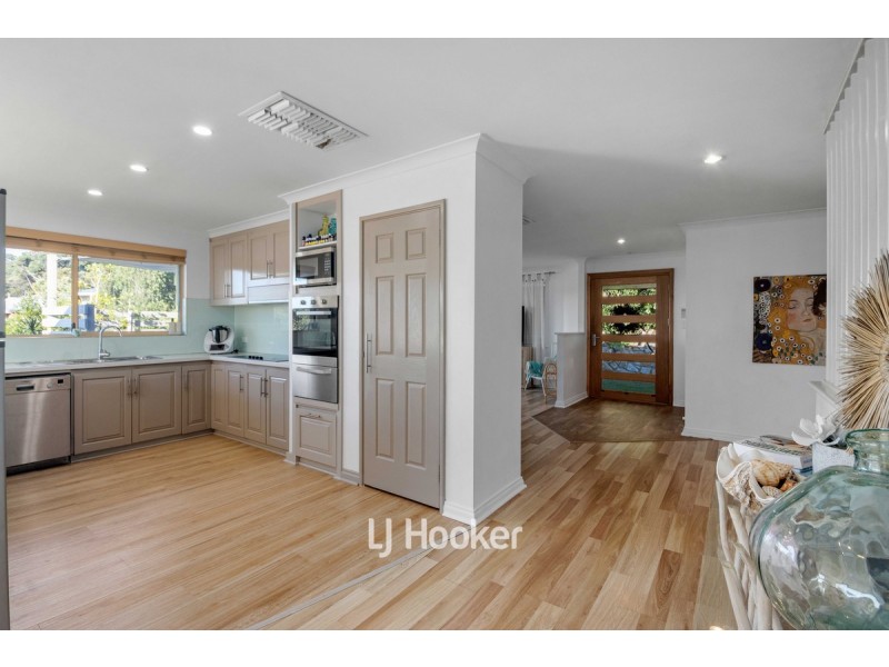 2 Regents Place, College Grove WA 6230