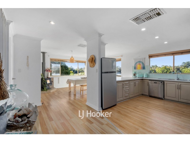 2 Regents Place, College Grove WA 6230